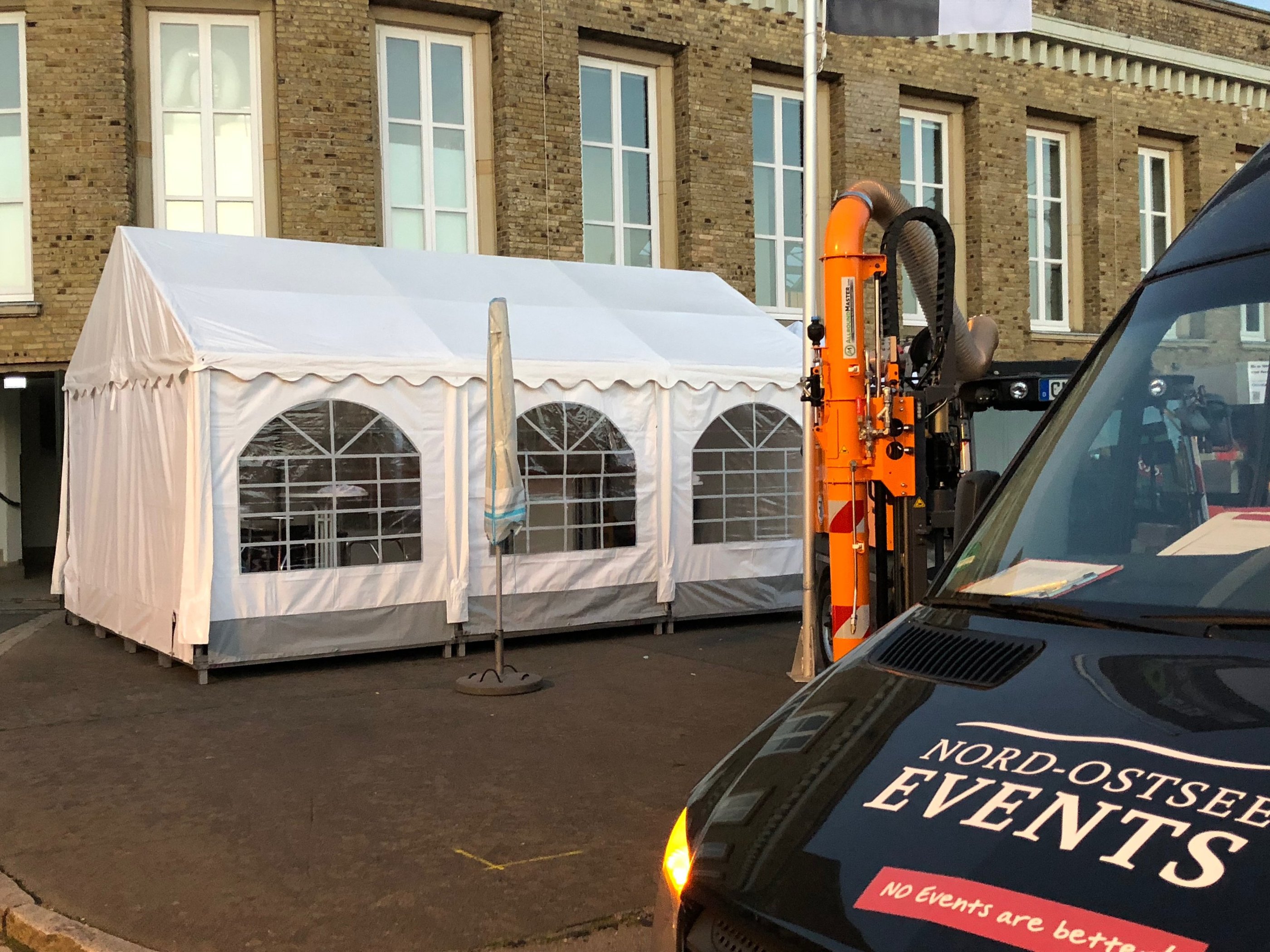 Messestand mit Zelt auf der Nordbau in Neumünster