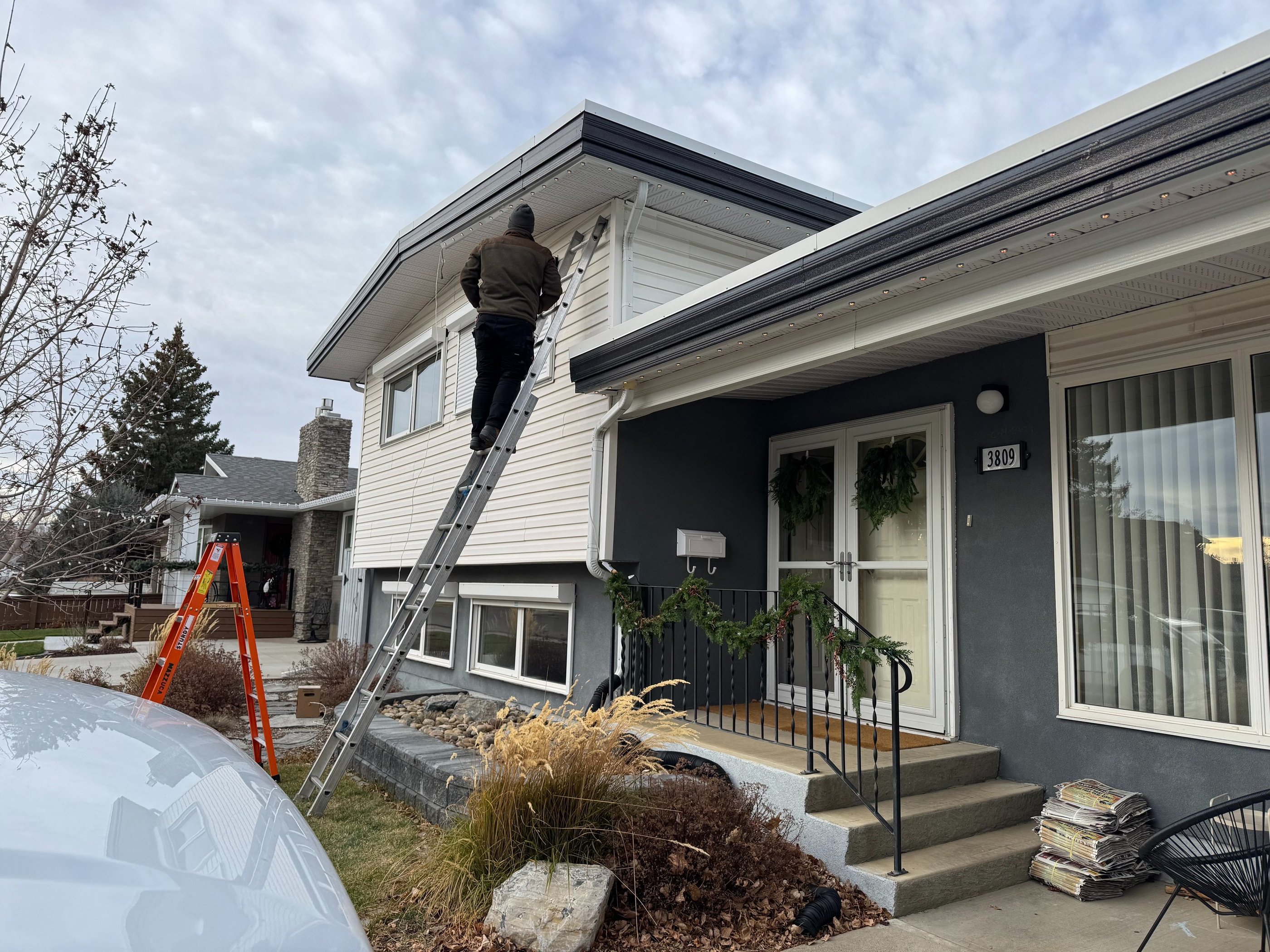 Permanent outdoor lighting installation by MyLights technician