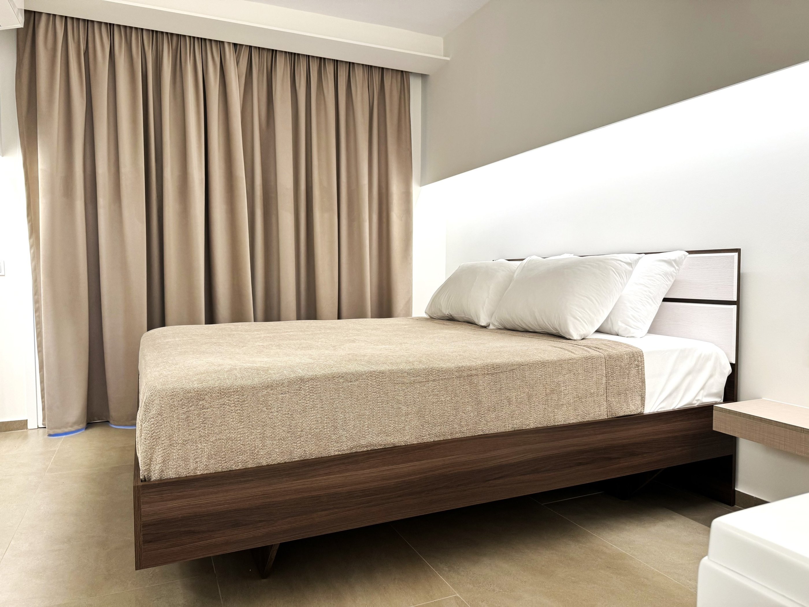 Bedroom with King bed with orthopaedic mattress