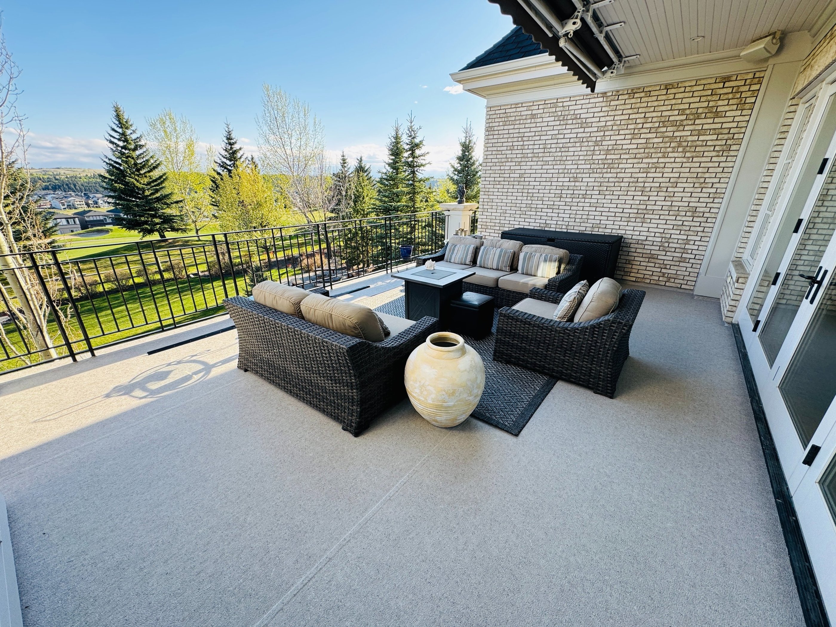 A vinyl deck patio with new deck furniture 