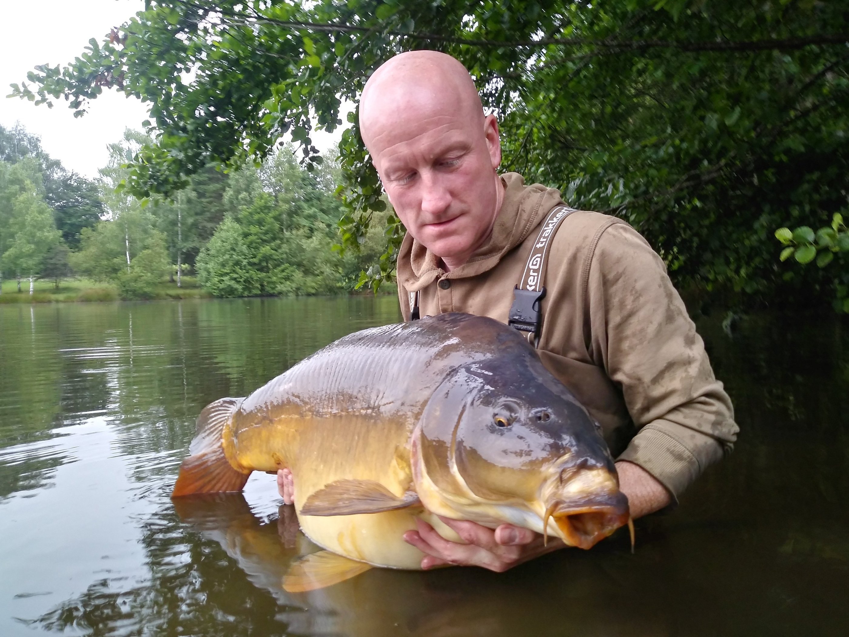 Enjoy exclusive carp fishing on our 3 acre lake near Limoges in the scenic Limousin region.