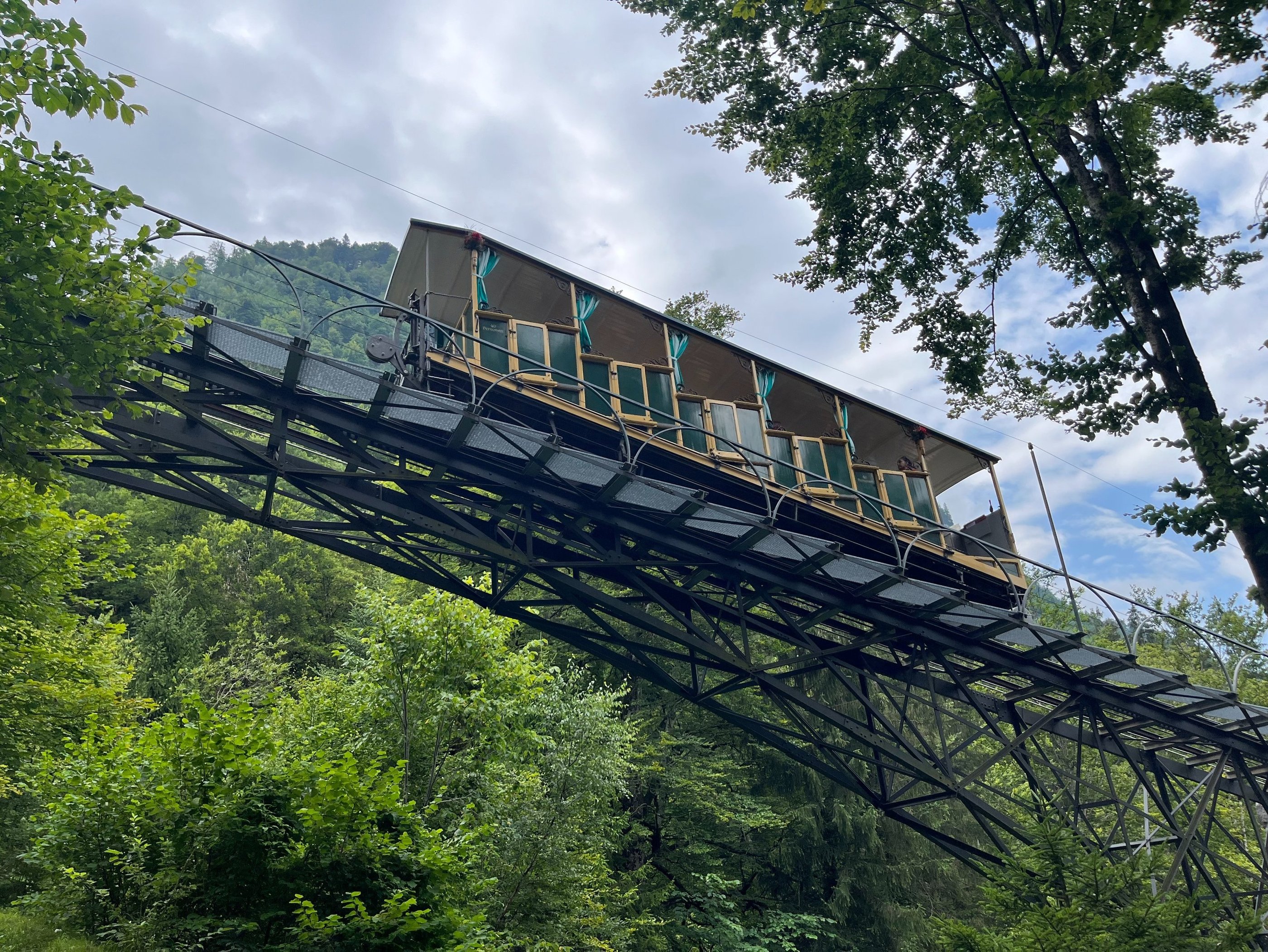 The historic funicular to the Grandhotel Giessbach
