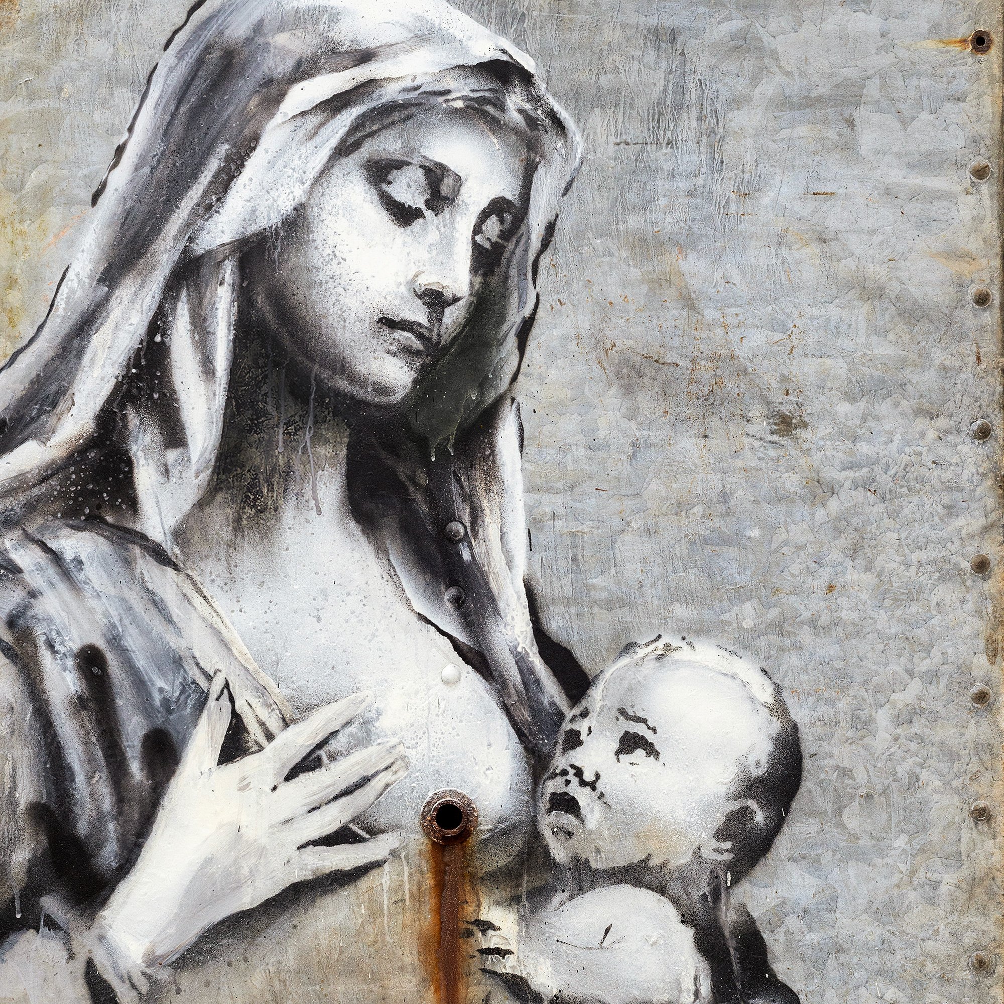 Grafite em preto e branco estilo stencil de Banksy, mostrando uma figura que lembra a Virgem Maria