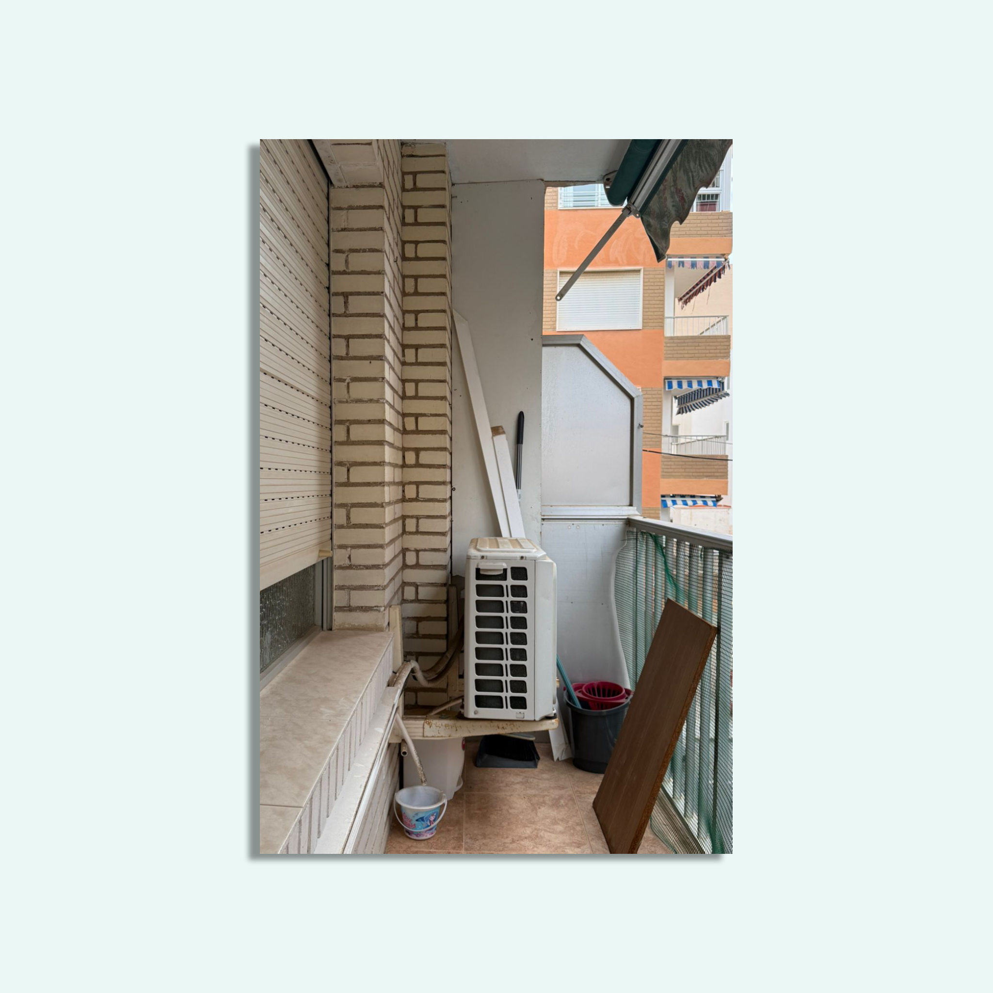 Instalación antigua de aire acondicionado antes de mejora profesional en Torrevieja