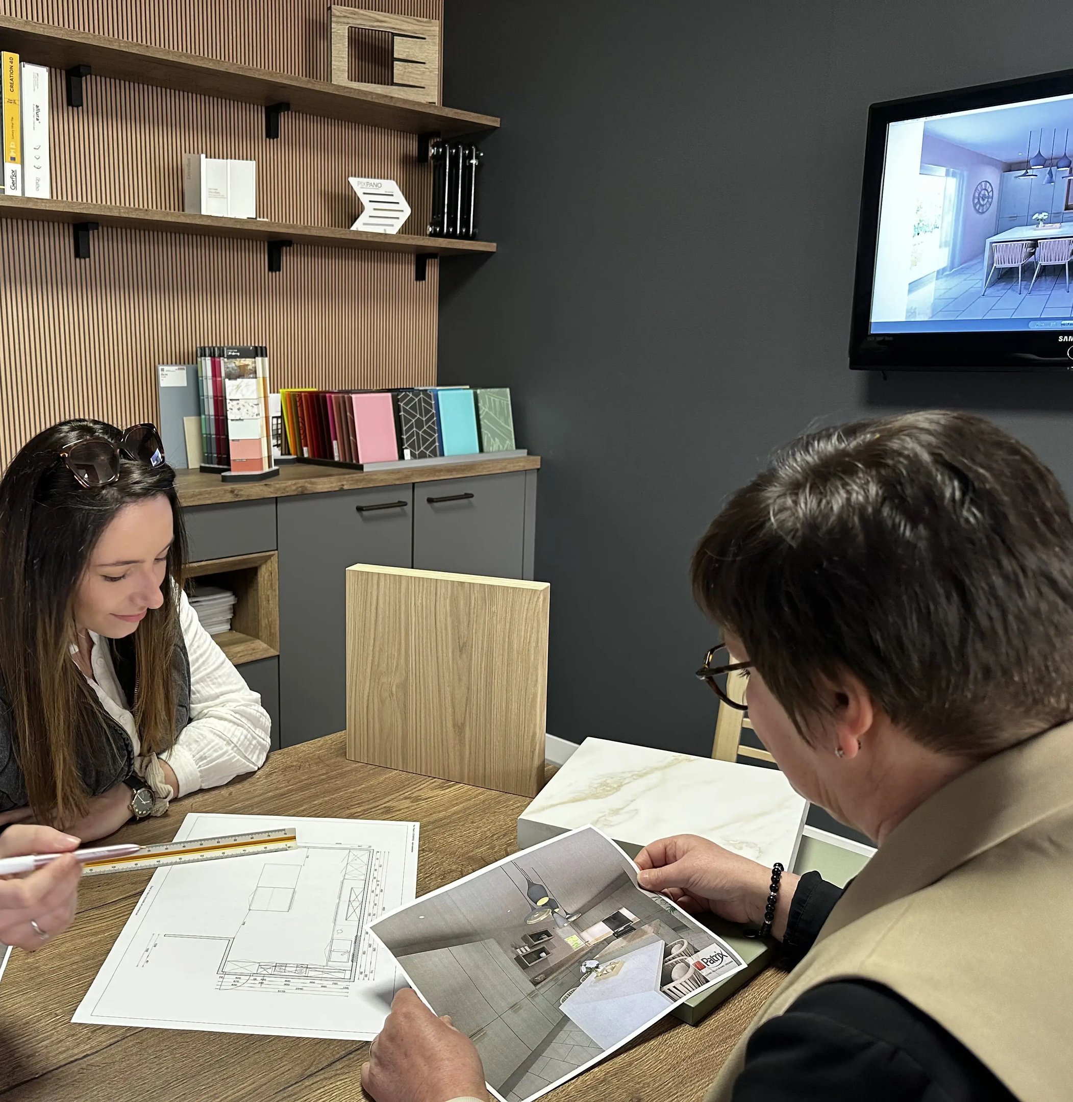 Présentation d’un projet de cuisine sur mesure à Caen avec visuels 3D et échantillons matériaux – Baïa Home