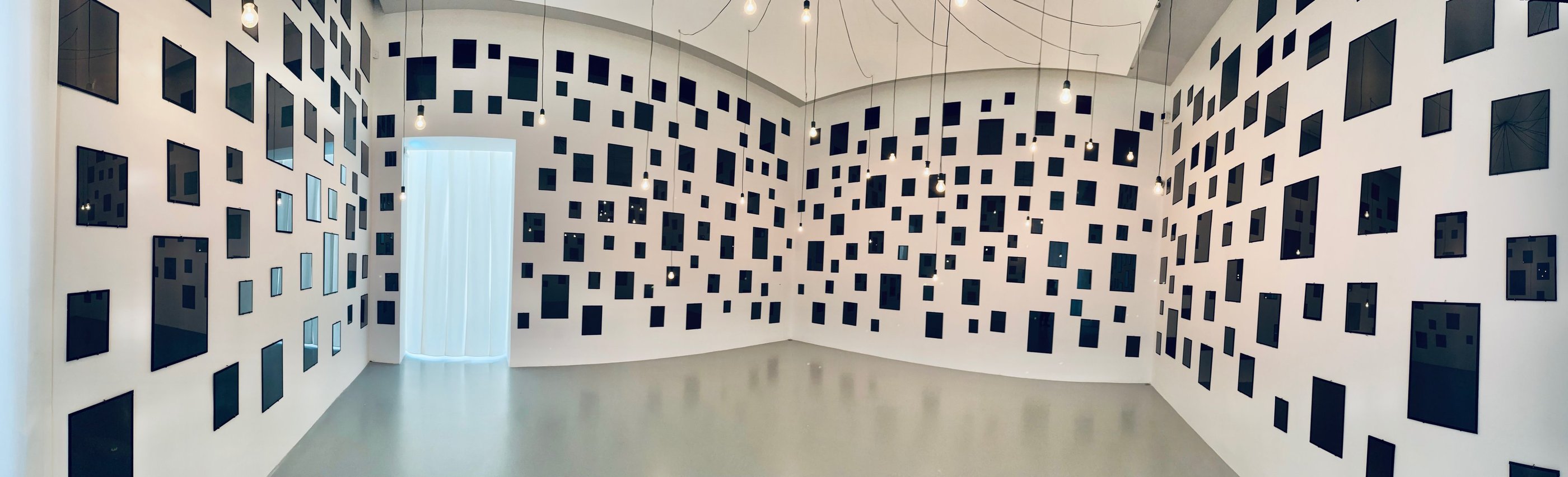 Christian Boltanski, Les Images noires, 1995 Installation photography ©16mag