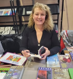 Sophie Stern en dédicace, livre de nouvelles, Salon de la revue, Paris, Espace des Blancs Manteaux