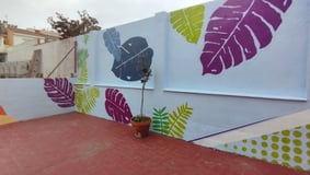 graffiti mural escuela plantas hojas colores
