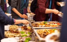 Partager un repas fait maison pour un moment convivial.