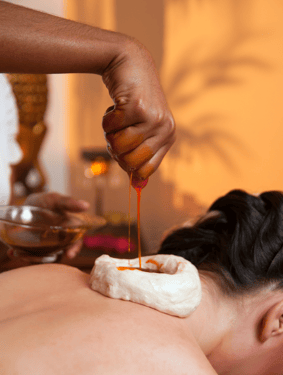 medicina ayurvédica. naturologia. massagem com óleos. basti externo. oleação corporal. ayurveda.