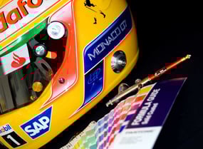 Peinture casque Hamilton avec aérographe et nuancier peinture pantone