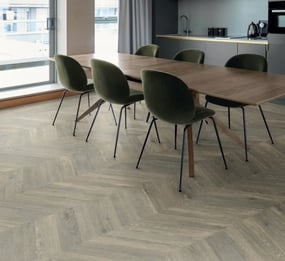 dc528-chevron-ar0w8740-henley-oak-stripwood