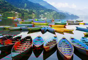 a bunch of boats are lined up in a circle