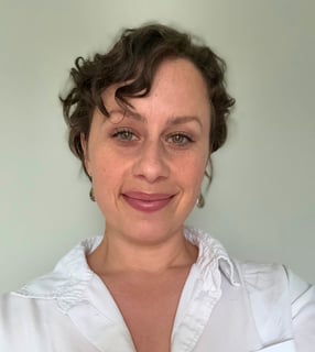 a white woman with a white shirt and a white shirt