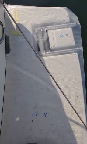Avant la pose d'antidérapant personnalisé sur ponton
