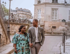 couple, tendresse, rue parisienne
