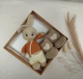 Rankų darbo dovanų rinkiniai kiškutis ir tapukai kūdikiams