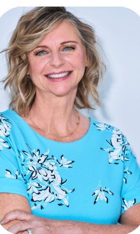 Romana Pires Photo Standing Arms Folded