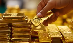 people buying and selling gold bars and coins