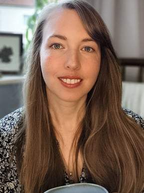 Janina Jaeckel begleitet hochsensible Mütter aus der Reizüberflutung