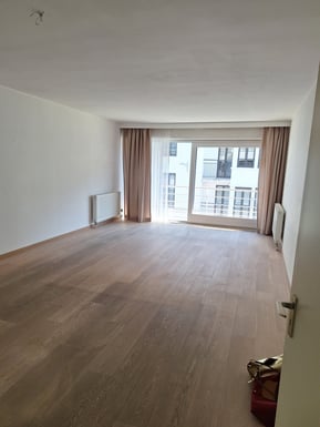 Photo avant rénovation de l'appartement à Knokke vue du salon salle à manger