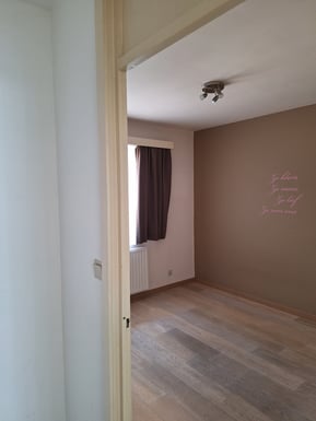 Photo avant rénovation de l'appartement de Knokke vue de la seconde chambre