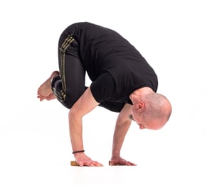 yogadruppel - doing a handstand yoga pose