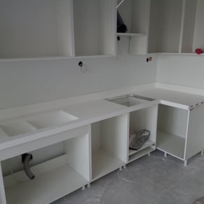 ΠΑΓΚΟΣ ΚΟΥΖΙΝΑΣ ΜΕ ΠΛΑΤΗ 7CM ΚΑΙ ΝΕΡΩΧΥΤΗ 100CM 2 ΓΟΥΡΝΕΣ