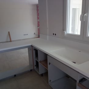 SOLID SURFACES ΠΑΓΚΟΣ ΜΕ ΠΛΑΙΝΟ
