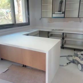 ΠΑΓΚΟΣ ΚΟΥΖΙΝΑΣ ΜΕ ΠΛΑΤΗ 10CM ΚΑΙ ΠΛΑΙΝΟ