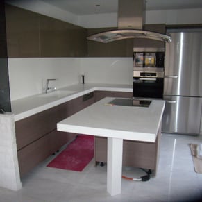 ΠΑΓΚΟΙ ΚΟΥΖΙΝΑΣ ΜΕ ΝΗΣΙΔΑ SOLID SURFACES