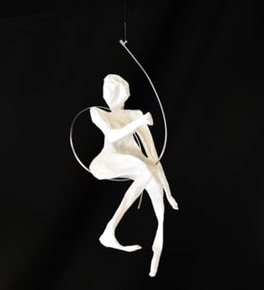 mobile sculpture papier personnage mouvement