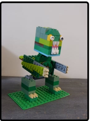 Dinosaurio T-REX hecho con piezas de Lego.