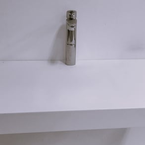 ΒΑΣΗ ΓΙΑ ΝΙΠΤΗΡΑ ΜΠΑΝΙΟΥ SOLID SURFACES