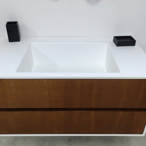 ΕΠΙΠΛΟ ΜΠΑΝΙΟΥ ΜΕ ΕΠΕΝΔΥΣΗ ΚΑΙ ΝΙΠΤΗΡΑ SOLID SURFACES
