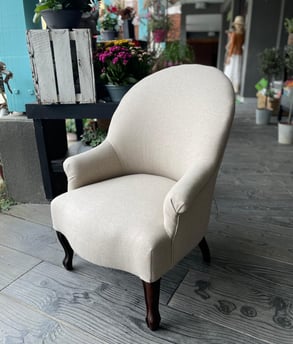 Réfection chauffeuse en laine beige et passepoil