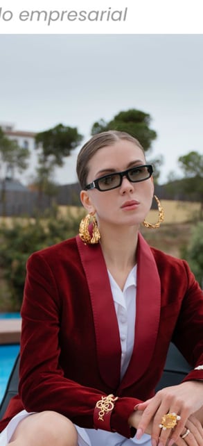 Editorial Negocio Elegante de la revista GLAMOUR, con calzado Alex Oráa