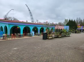 Hacienda restaurant en souvenirwinkel walibi condor vernieuwd  nieuw