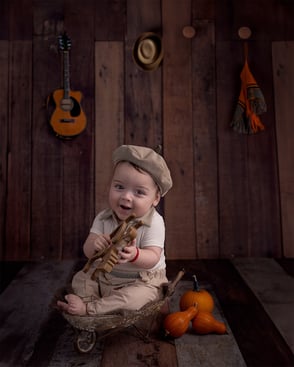 mini sesion de fotos de Pascua en Bariloche. bebe de 3 a 7 mese