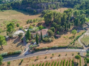 Architecte d'intérieur à Toulon : découvrez ce projet de rénovation à Cuers, parfait pour la location saisonnière.