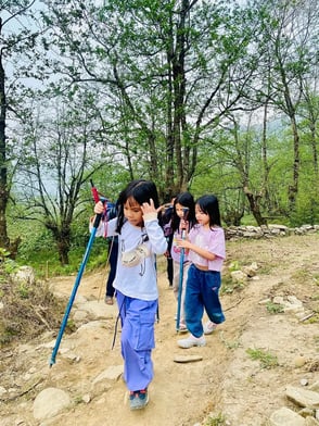 A Hờ Tour & Homestay Y Tý: Các em bé 6 tuổi đi trekking Lảo Thẩn săn mây 2 ngày 1 đêm