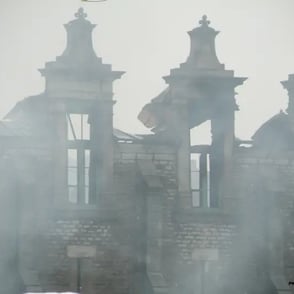 Incendie du Manèege., fenêtre.