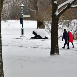 Plaines d'Abraham en hiver, couple.