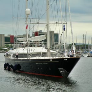 Voilier au départ.