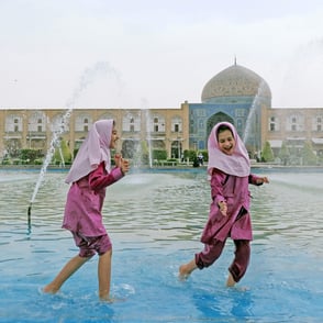 Iran-Isfahan-Girls-Photo © Mohsen Mahmoodzadeh