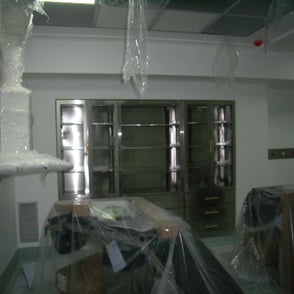 ΕΝΤΟΙΧΙΣΜΟΣ ΝΤΟΥΛΑΠΑΣ INOX ΣΕ ΧΕΙΡΟΥΡΓΕΙΟ SOLID SURFACES