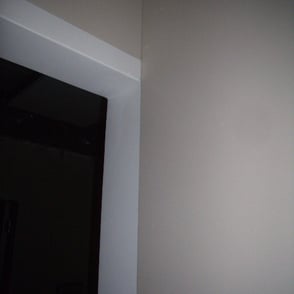 ΕΠΕΝΔΥΣΗ ΠΟΡΤΑΣ ΧΕΙΡΟΥΡΓΕΙΟΥ SOLID SURFACES