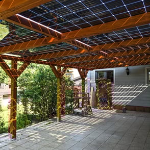 moderne-holz-pv-terrasse-fa1-4r-nachhaltiges-wohnen