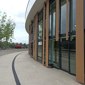 la société Morel Services Nettoyages spécialiste du lavage de vitres à Hazebrouck