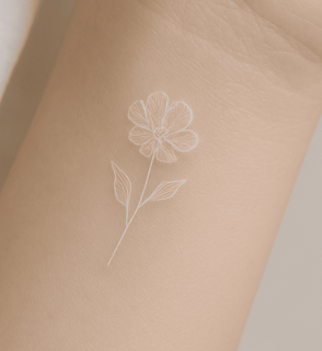 tatuaje en tinta blanca